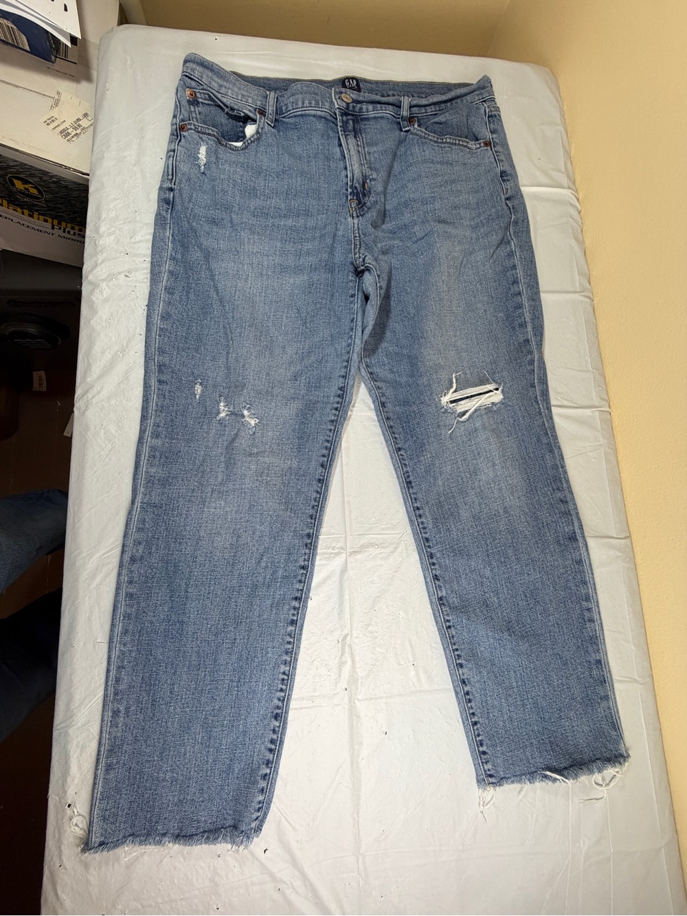 GAP Women’s‎ Light Blue Distressed Boyfriend Jeans